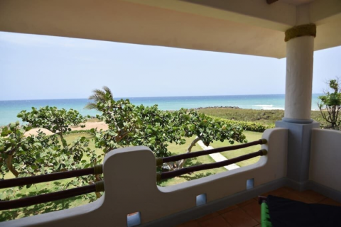 Spacious oceanfront 2BR apartment in Perla Marina