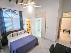 Great holiday room with private bath in spacious villa